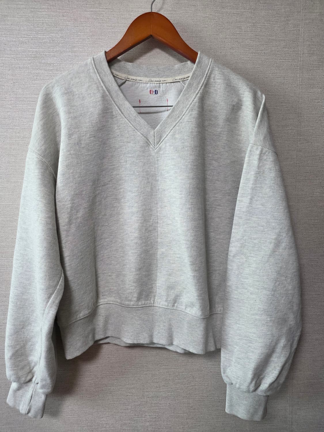 위메농(Oui mais non) 브이넥 맨투맨 상품이미지2