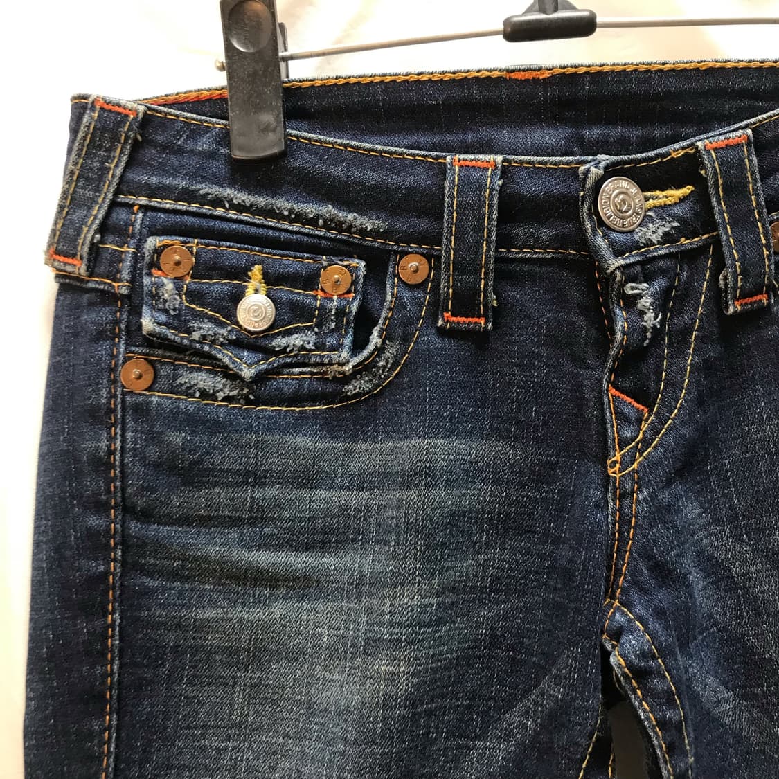 True Religion 트루릴리전 로우 데미지 부츠컷 데님 상품이미지5