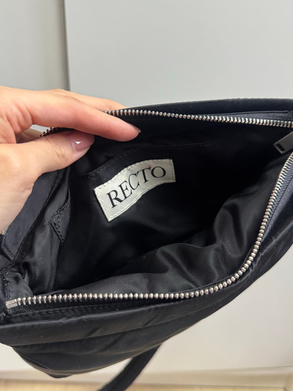 렉토 멜로우 크로스백 블랙 상품이미지3