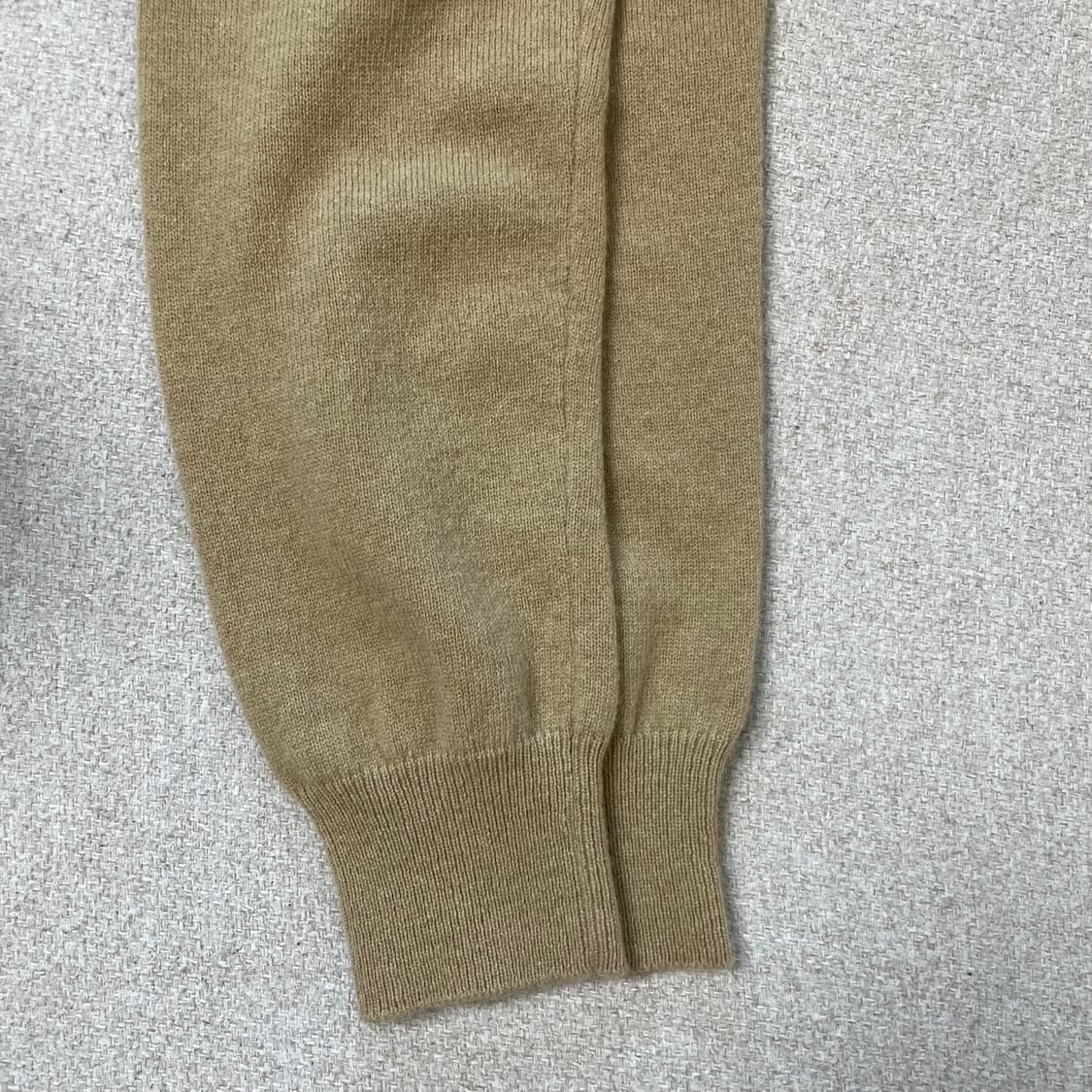 [M] 24FW 꼼데가르송 화이트와펜 로고 가디건 상품이미지5