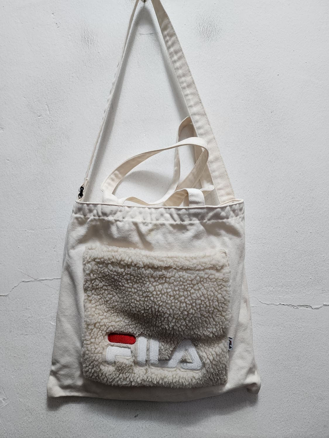 FILA 뽀글이 토트백 상품이미지1