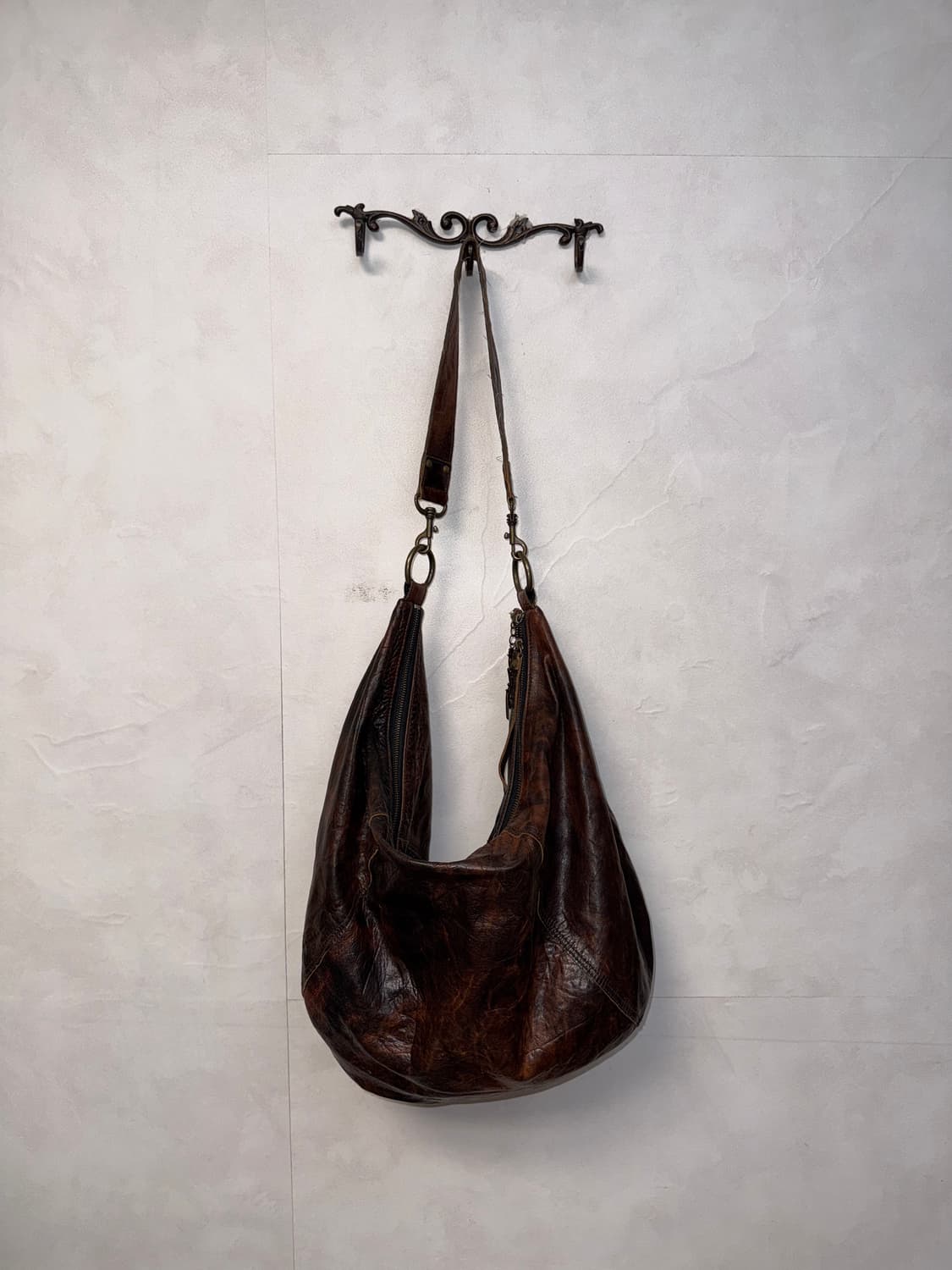 TANKUS brown tie dye lamb skin cross bag 상품이미지4