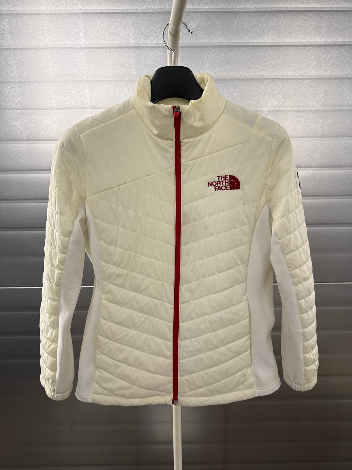 노스페이스 평창 여성 화이트 경량패딩 XL 이승훈선수 싸인 상품이미지2