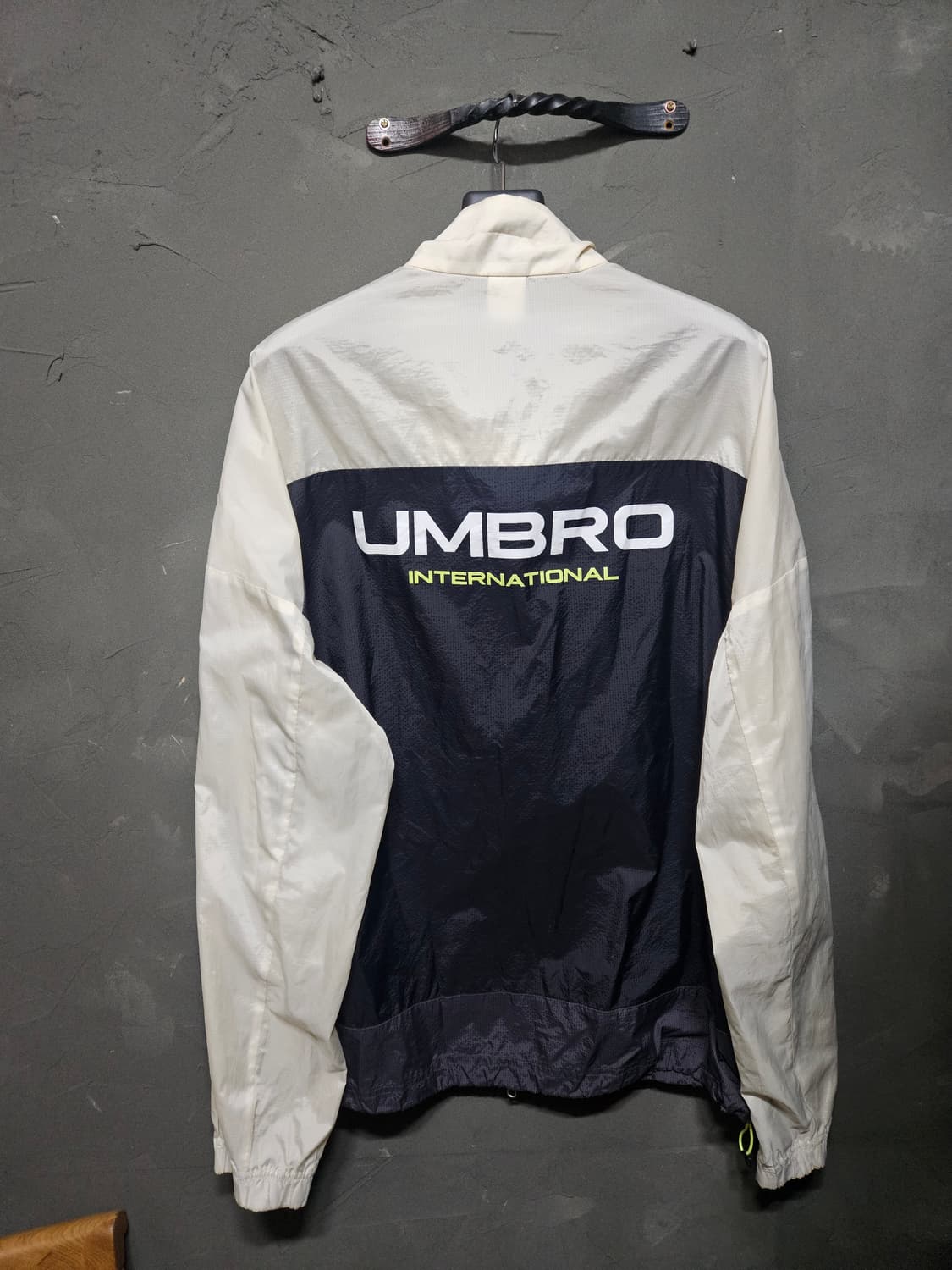 엄브로 바람막이 상품이미지1