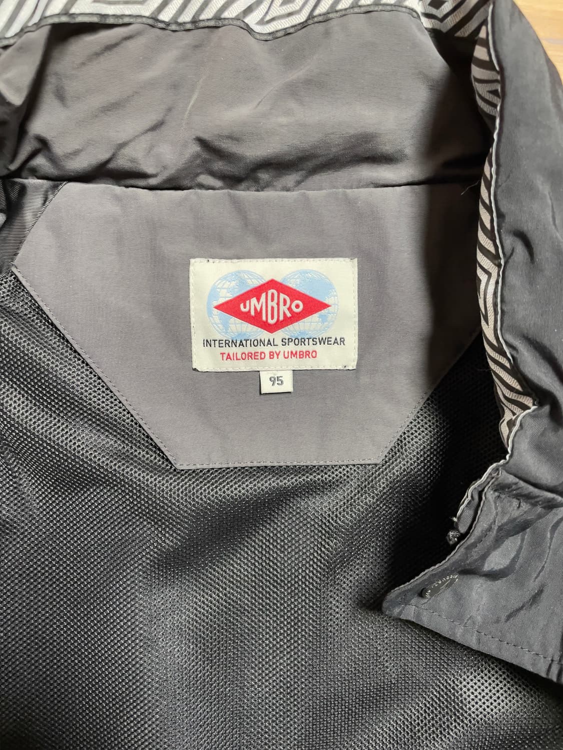 엄브로 바람막이 상품이미지3