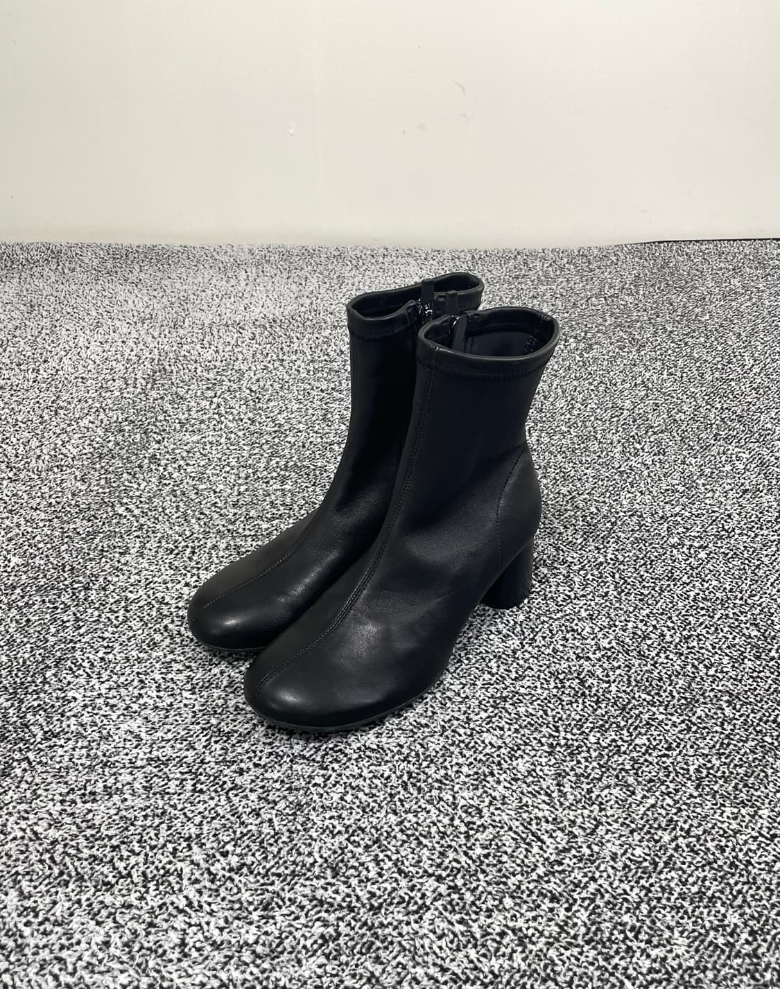 빈티지9. Bruno Magli 브루노말리 가죽 숏부츠 통굽 구두 블랙 상품이미지1