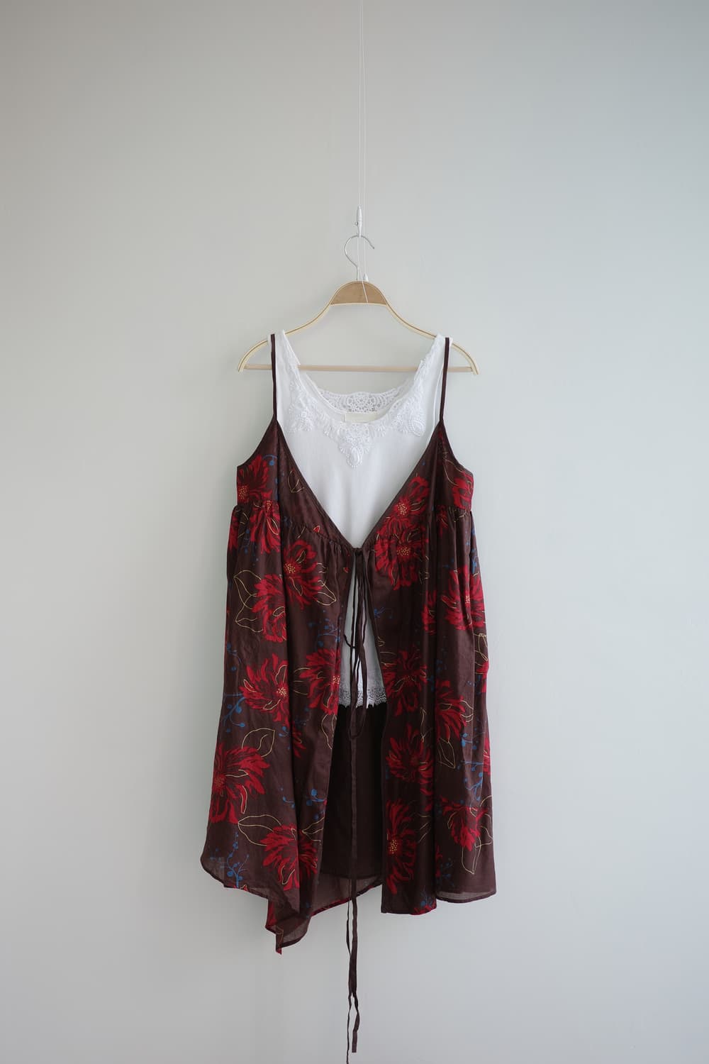 AS KNOW AS DE BASE 
• 레드 플라워 브라운 코튼 원피 상품이미지7