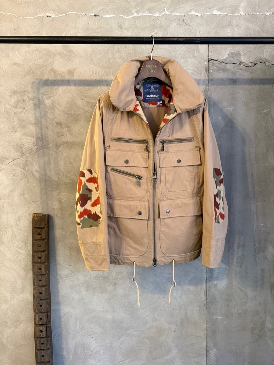 화이트 마운티니어링 X 바버 유틸리티 자켓 100 상품이미지10