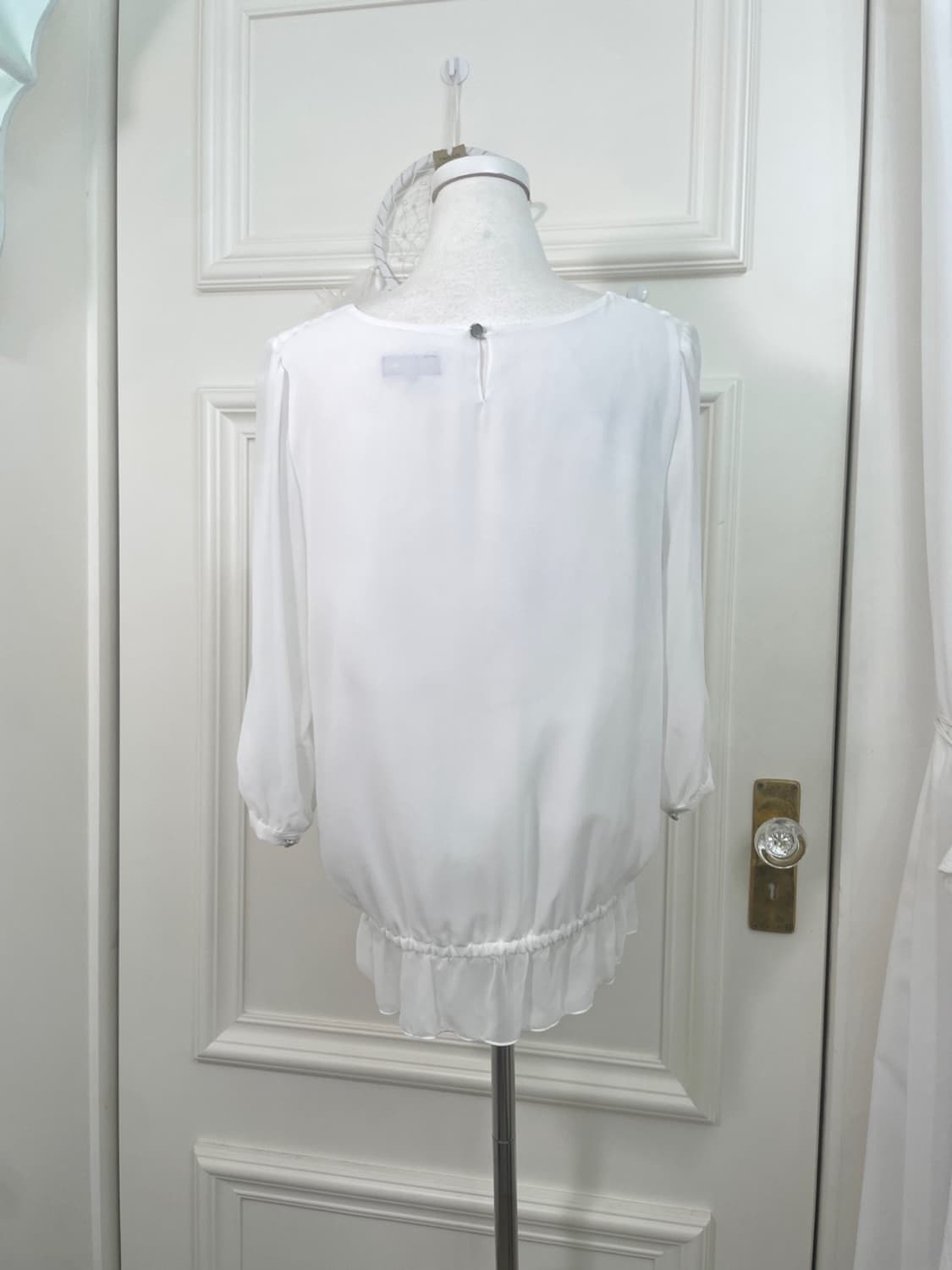 white ruffle detail loose blouse(size-9) 상품이미지3