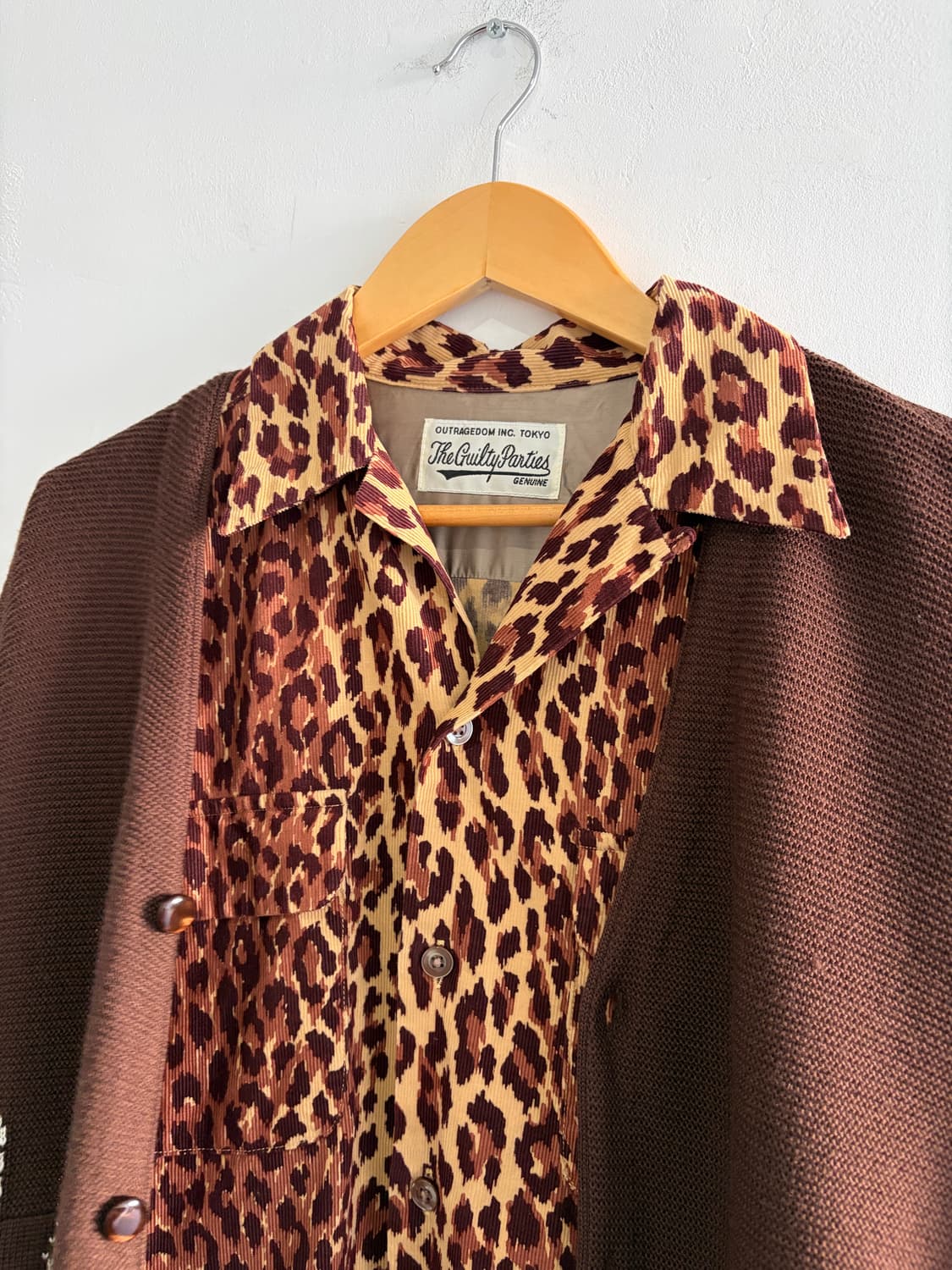 와코마리아 레오파드 코듀로이 오픈카라 셔츠 상품이미지4