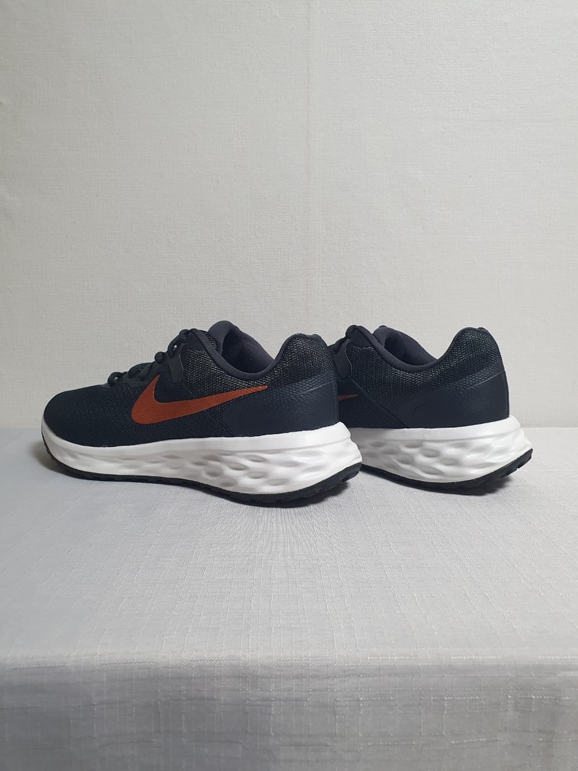 나이키 레볼루션6 다크스모크 그레이 NN 메탈릭코퍼 250mm 상품이미지8