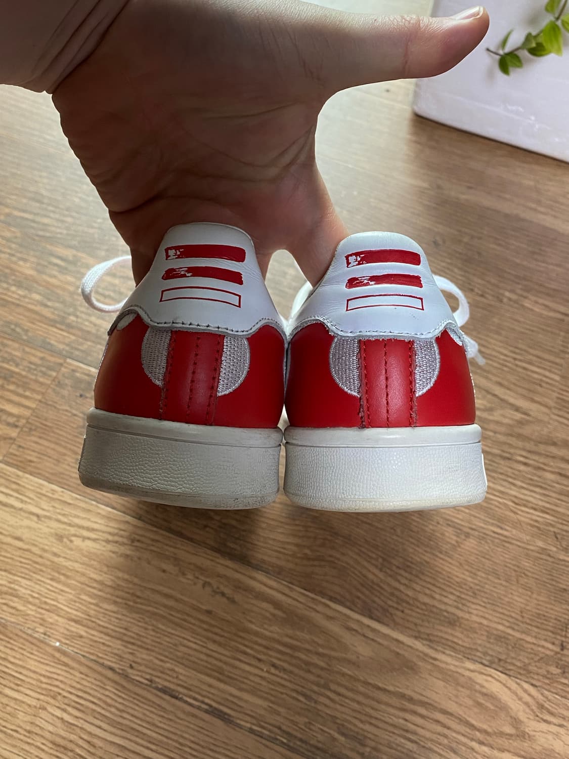 아디다스x퍼렐윌리엄스 폴카닷 스니커즈 상품이미지4