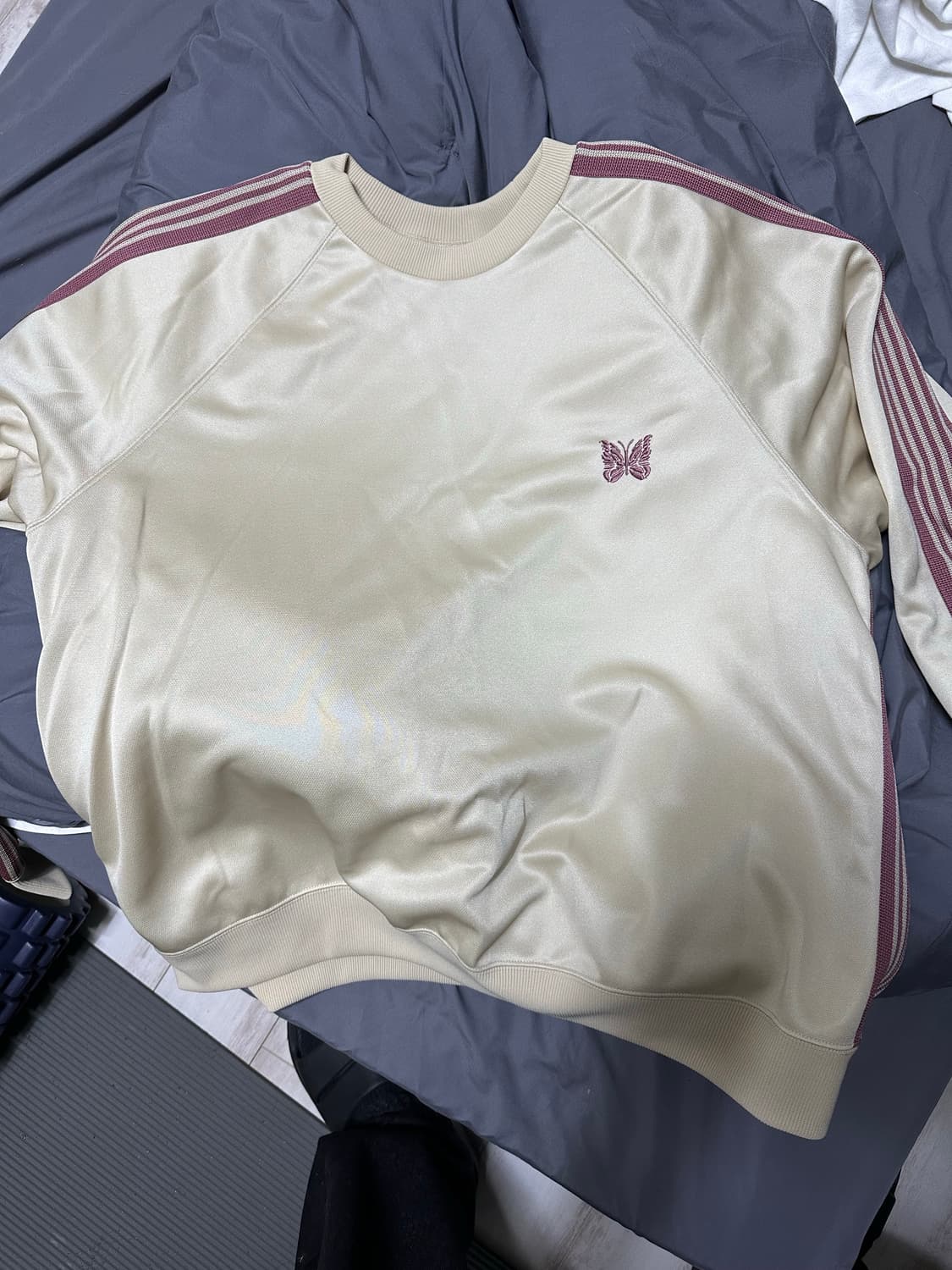 니들스 폴리 스무스 트랙 크루넥 맨투맨 아이보리L 상품이미지2