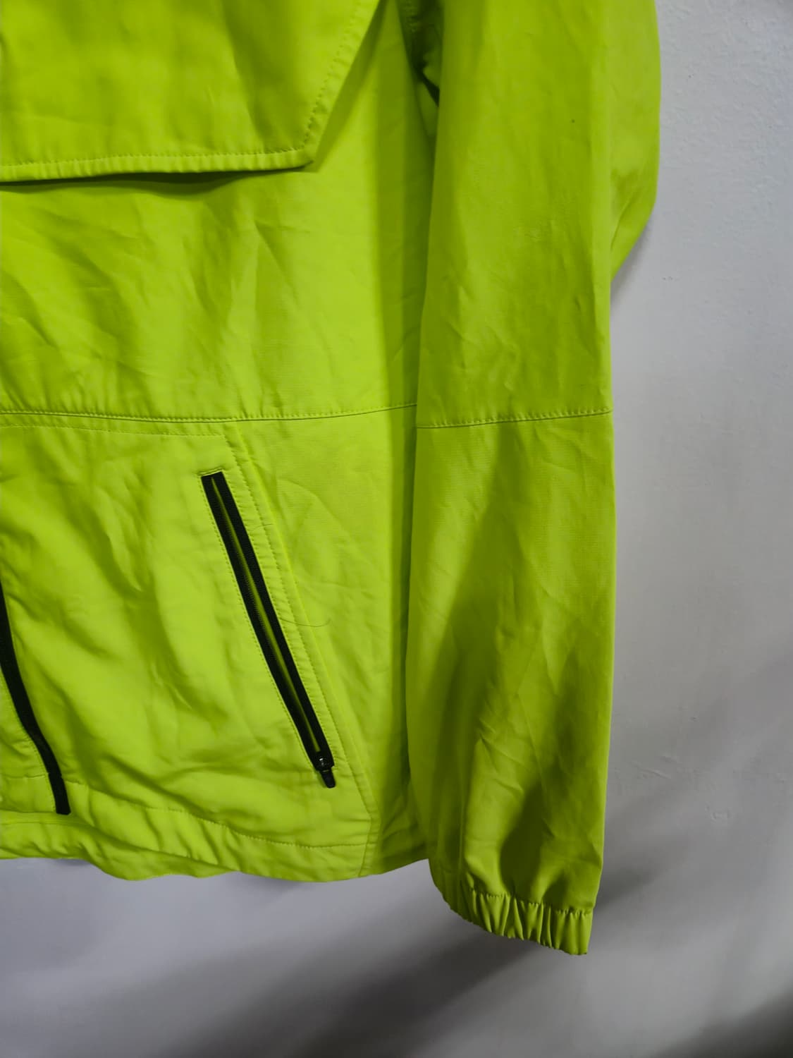 데상트 형광 바람막이 후드 자켓 상품이미지5