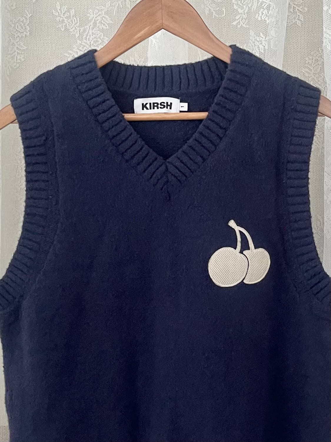 1) 키르시 오버핏 부클 니트 베스트 네이비 상품이미지3