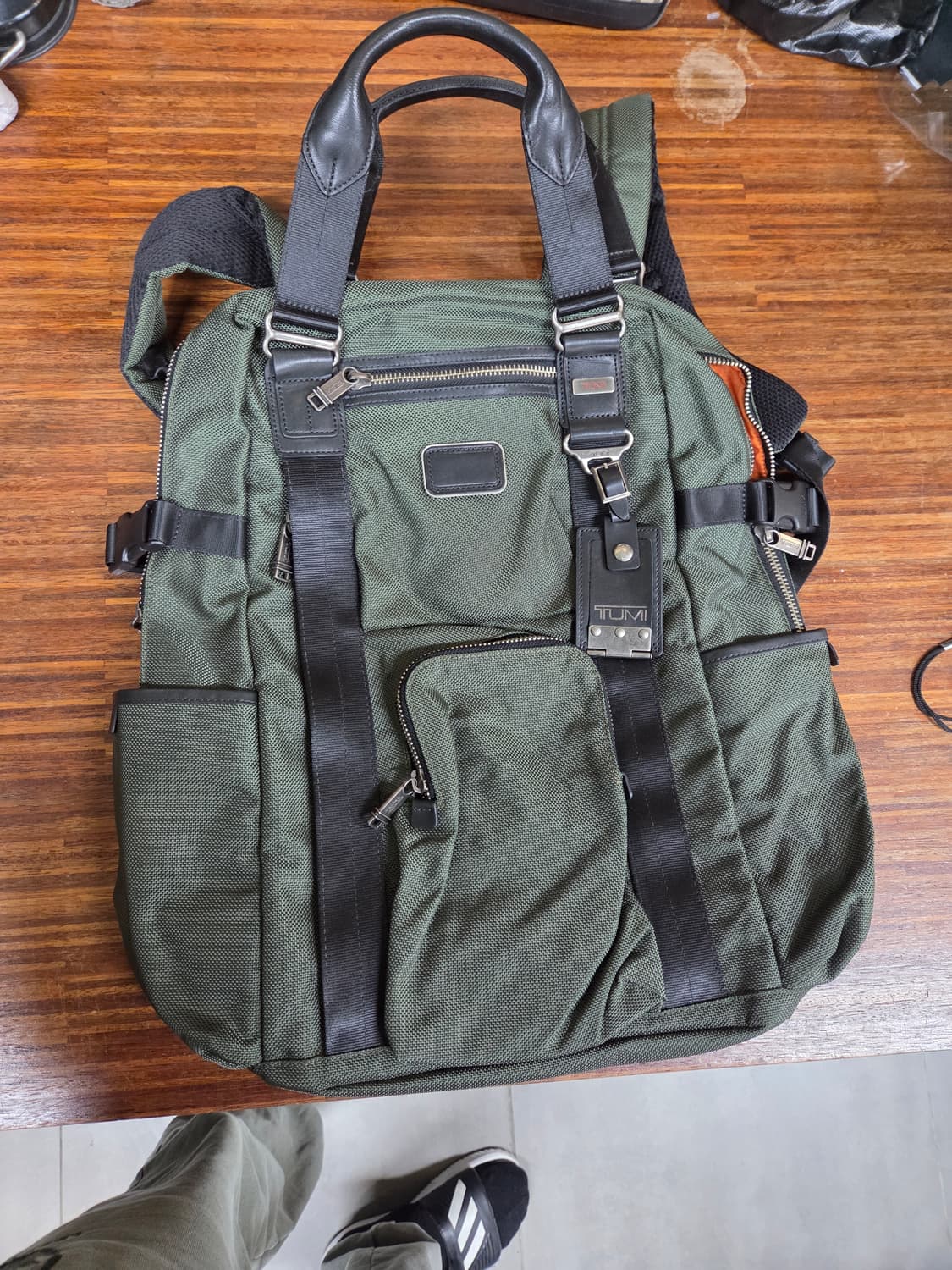 투미 알파 브라보 르준 토트백 겸용 백팩 카키 상품이미지1