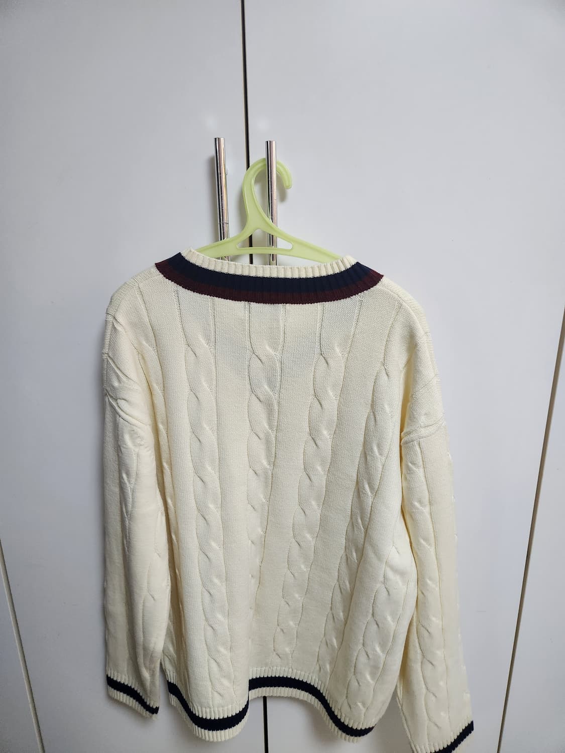 마크 곤잘레스 브이넥 니트 아이보리 상품이미지3