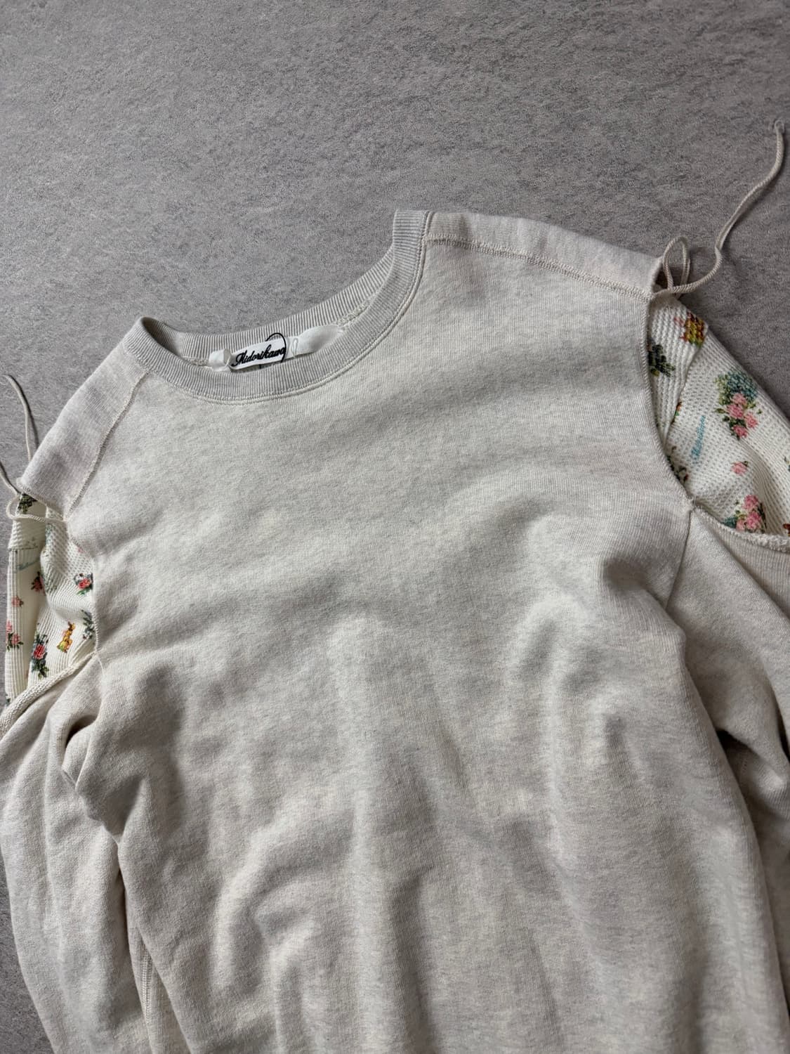 미도리카와 플로럴 레이어드 컷아웃 스웻셔츠 상품이미지4