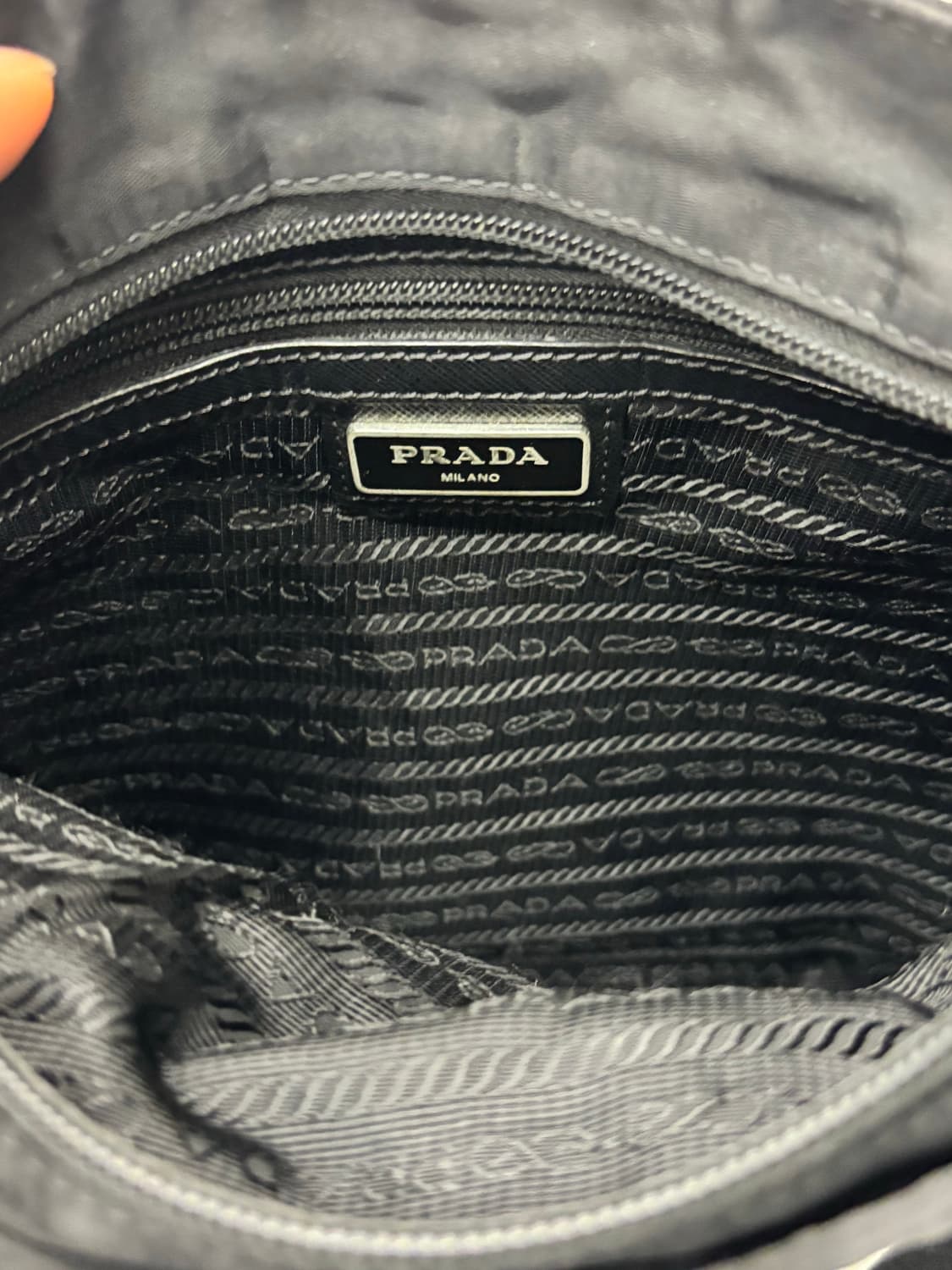 Prada 프라다 삼각로고 나일론 메신저백 상품이미지10
