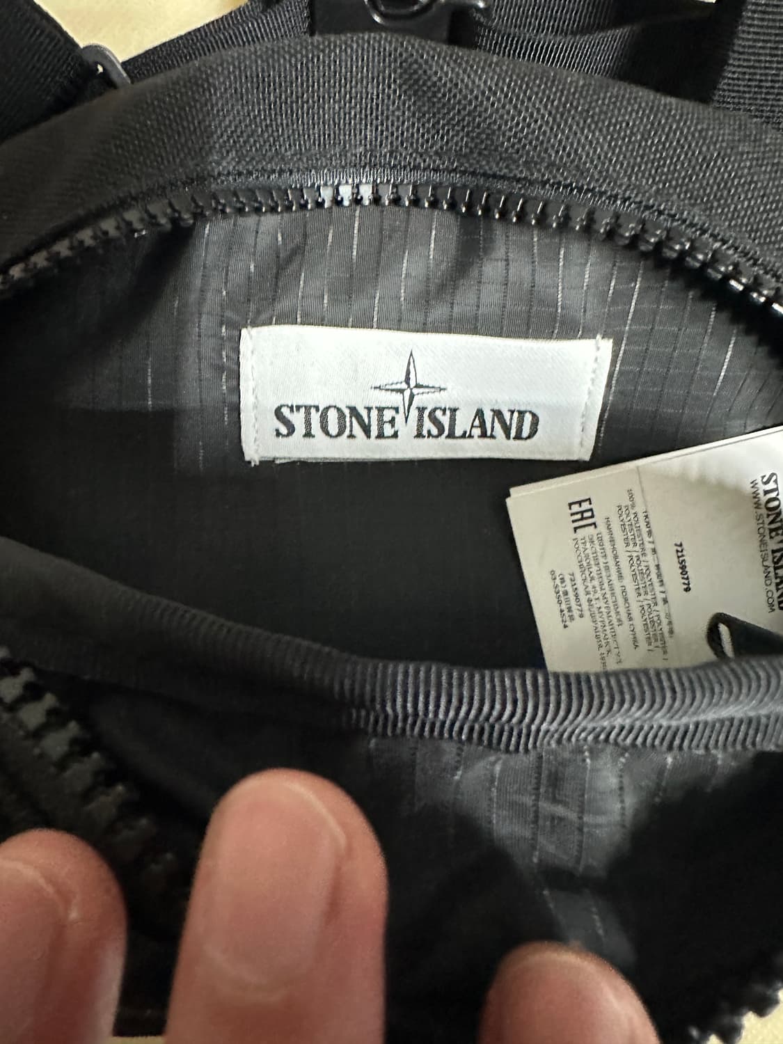 스톤아일랜드 하네스 백 블랙 OS 상품이미지3