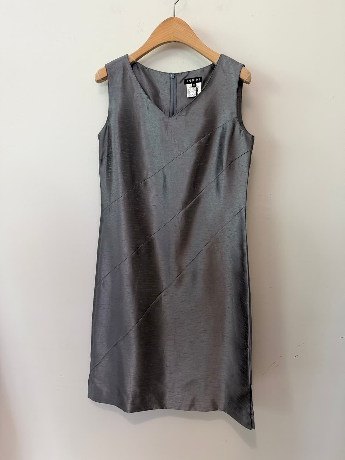 Glossy v-neck dress 상품이미지4