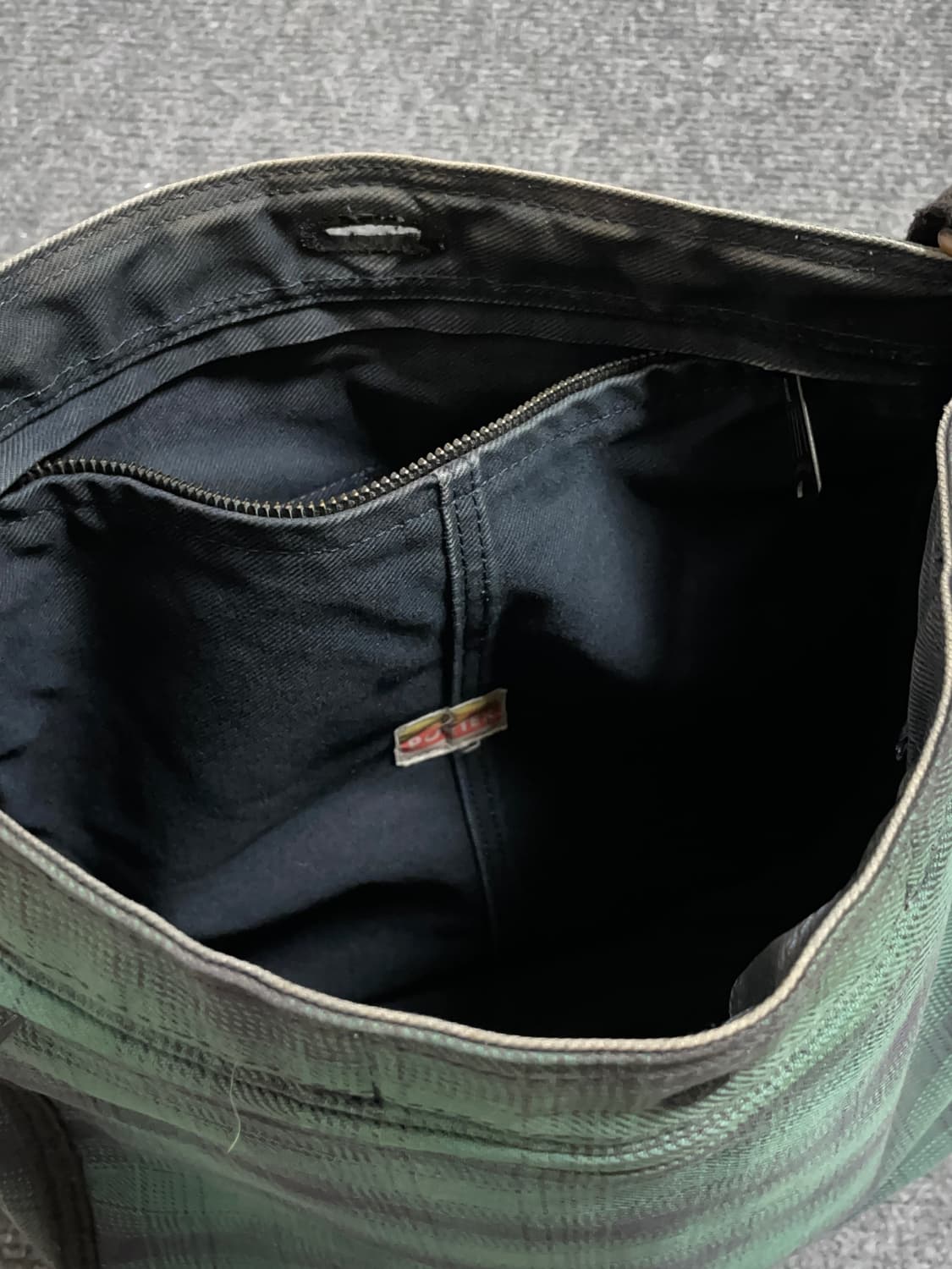 포터 체크 리버시블 숄더백 상품이미지6