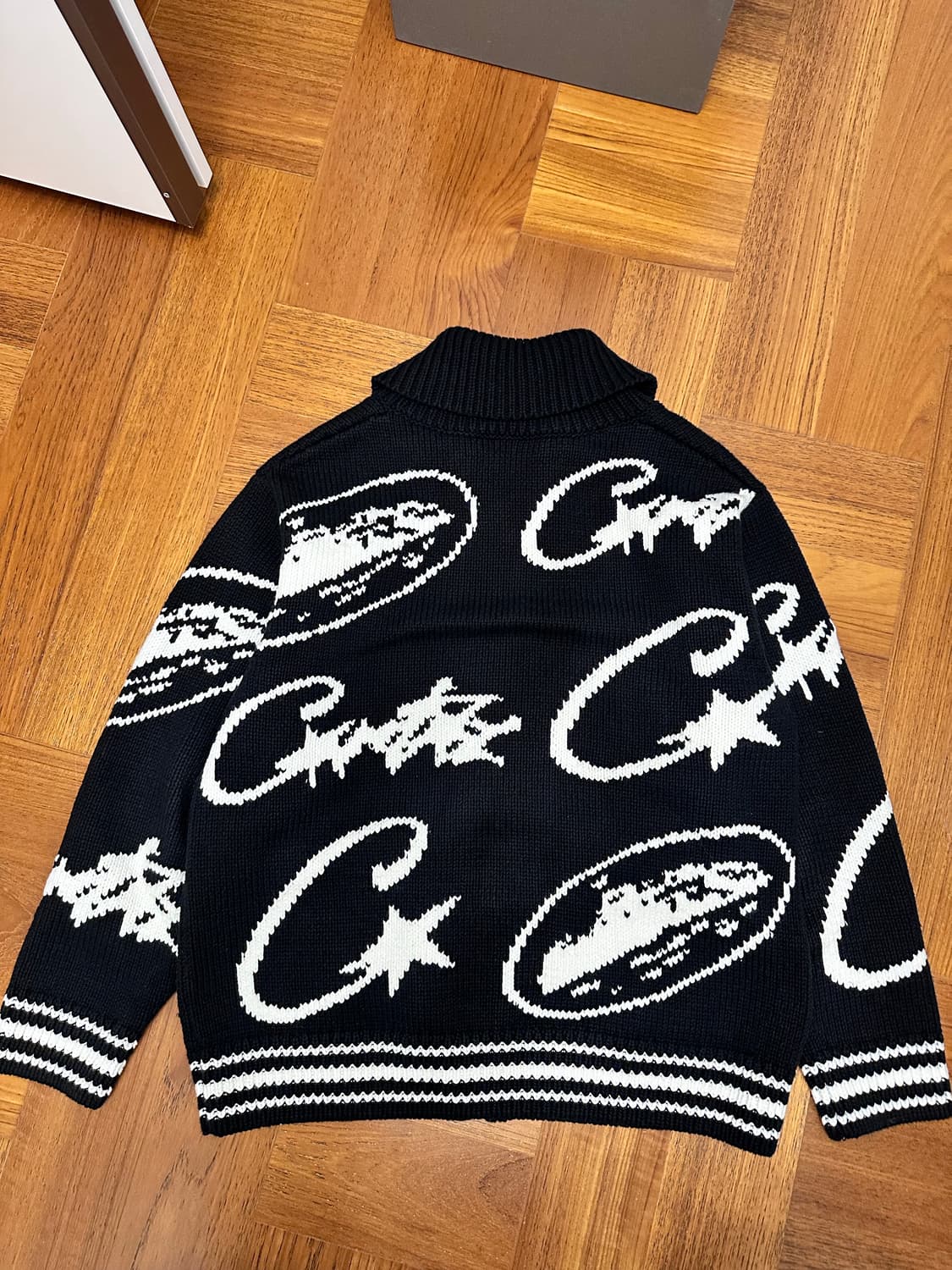 코르테이즈 VVS 해비 자카드 니트 집업  상품이미지2