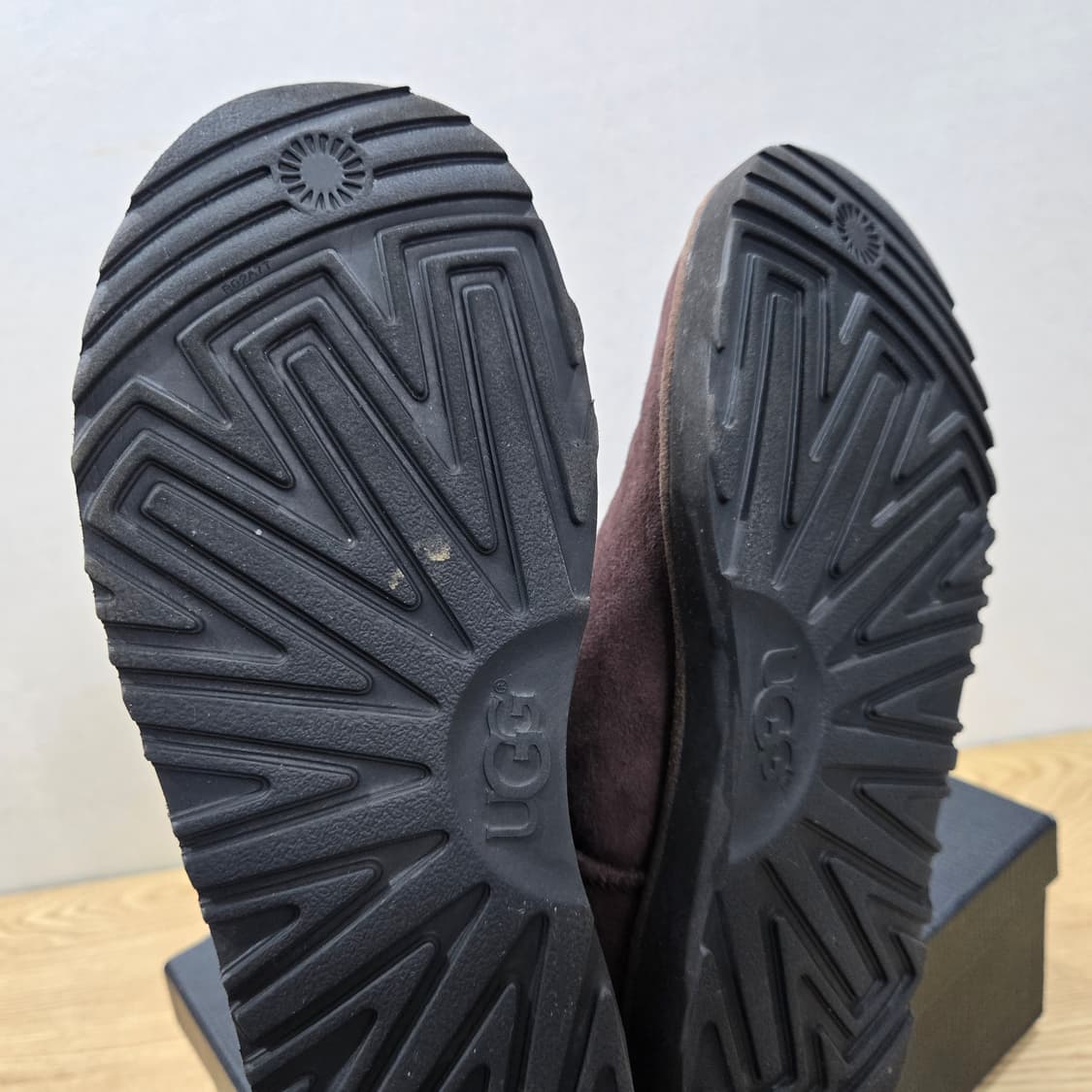 245 어그 UGG 클래식 Knot 초코 상품이미지8