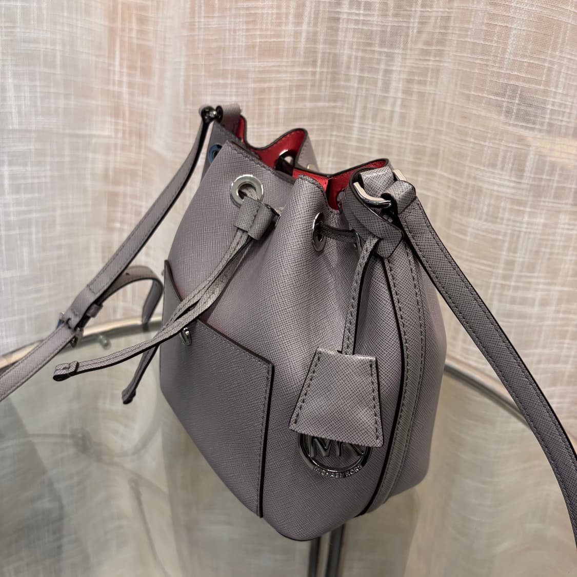 정품 마이클코어스 복조리 크로스백     상품이미지4