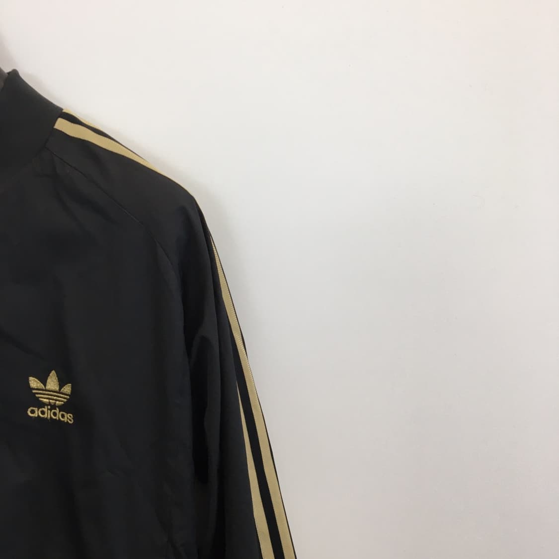 아디다스 블랙 골드 우븐자켓 105  상품이미지2