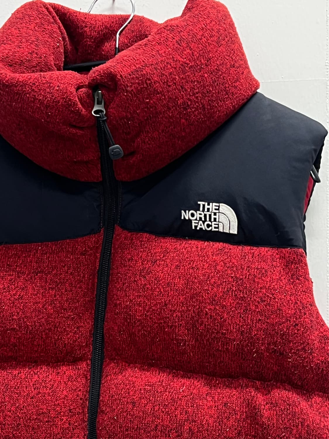 노스페이스 화이트라벨 700필 구스다운 니트 패딩 조끼 레드 상품이미지3