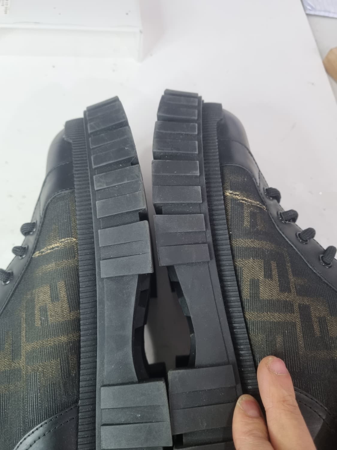 7 펜디 포스 하이 바이커부츠 상품이미지5