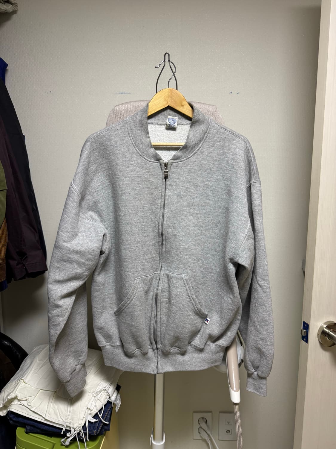 러셀 스웻 집업 (후드없는버전) 상품이미지1