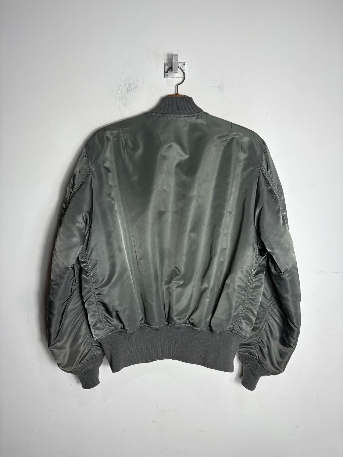 알파 인더스트리 ma-1 양면 항공점퍼 건메탈 상품이미지6