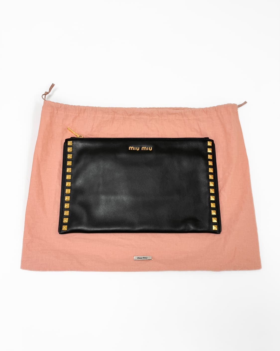 미우미우 골드 스터드 나파 레더 클러치백 상품이미지2