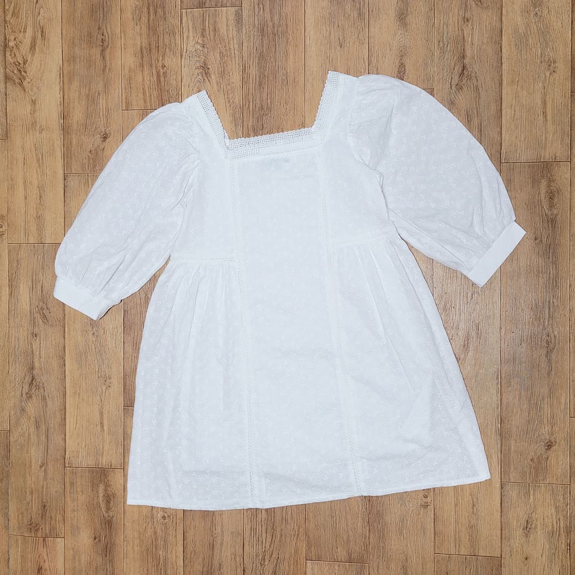 메이비베이비 디어리스트 화이트 펀칭원피스 55-66 새상품 상품이미지1