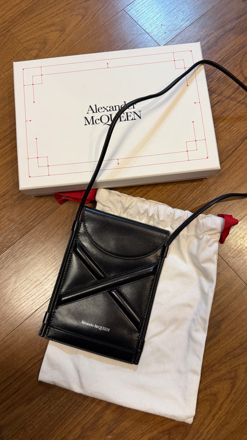 알렉산더 맥퀸 폰 홀더 파우치 상품이미지1