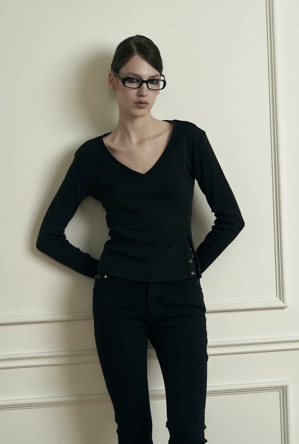 시너진 브이넥 버튼 롱슬리브 블랙 상품이미지2