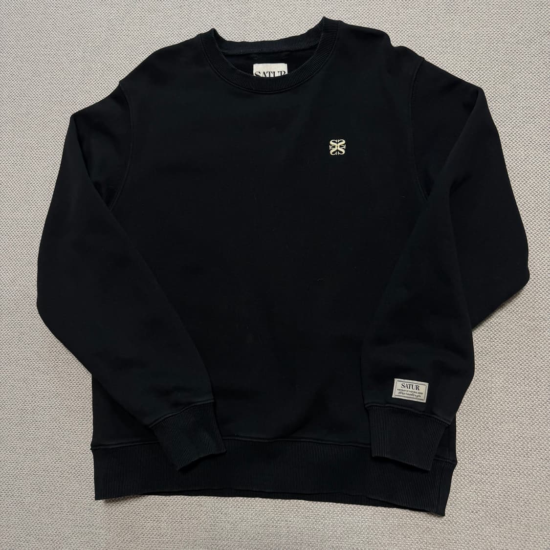 세터(SATU) 블랙 맨투맨 상품이미지1