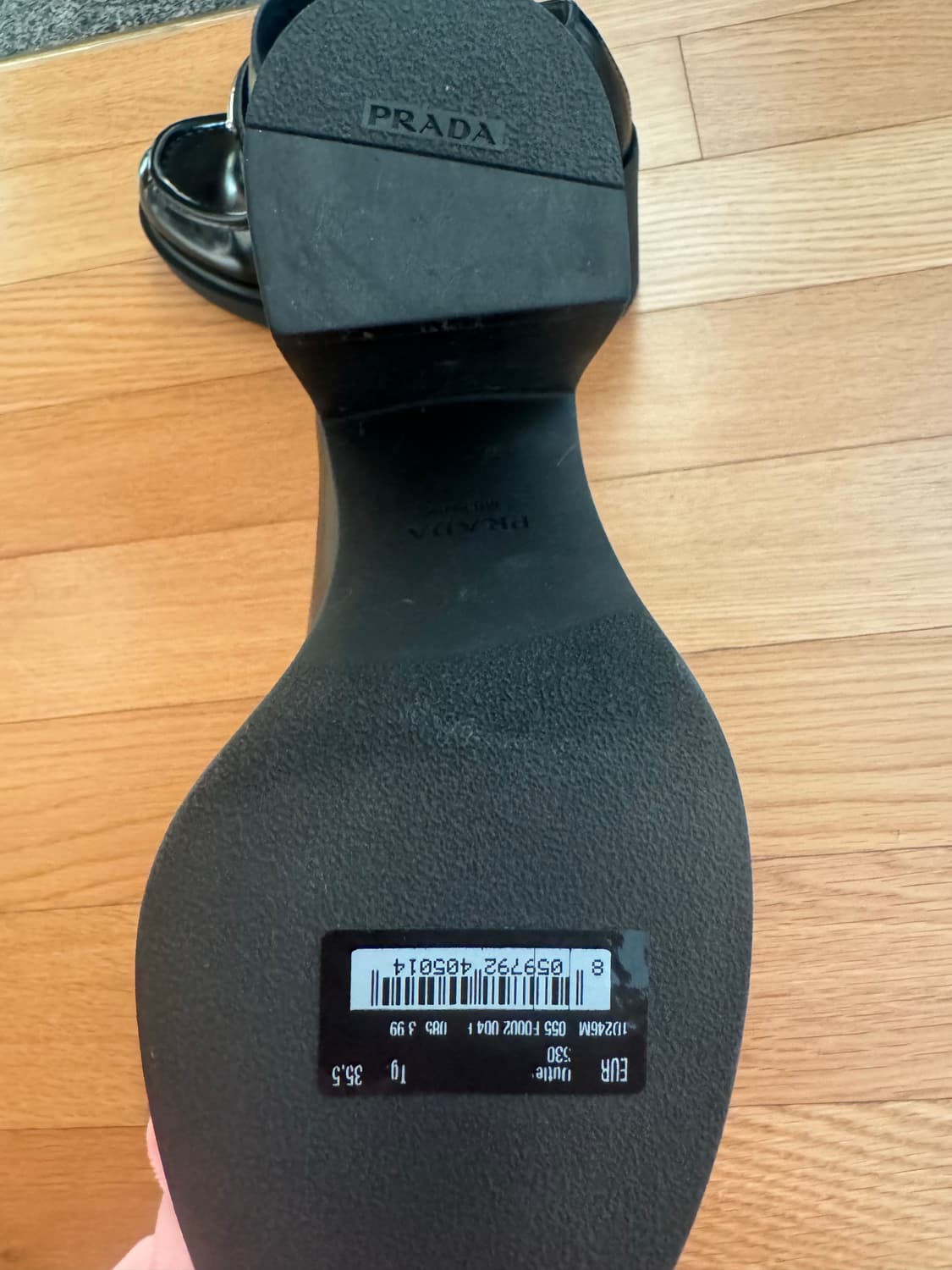 프라다 브러시드 가죽 힐 로퍼 35.5 새상품 상품이미지7