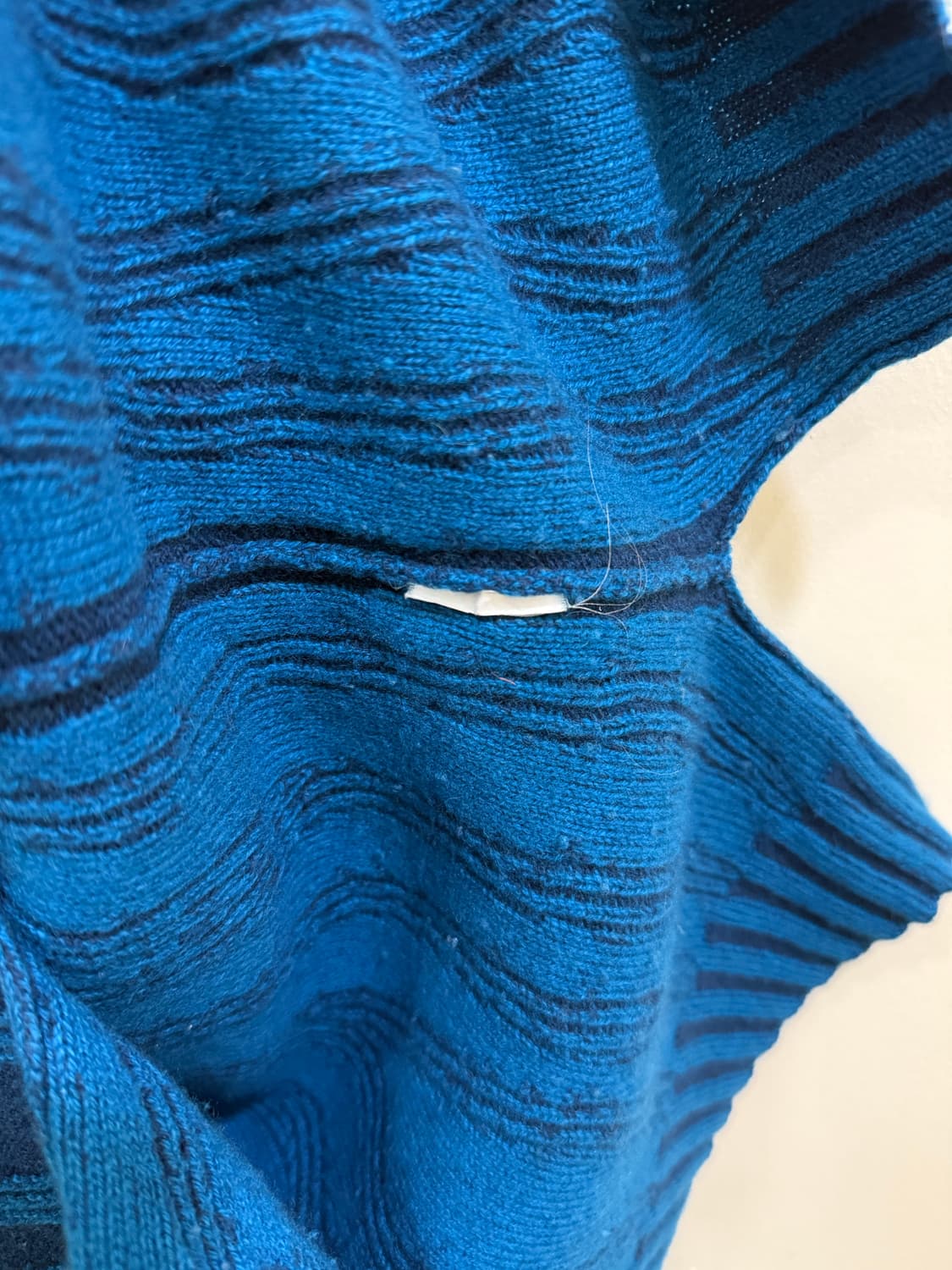 빈스 물결 패턴 니트 스웨터 정품 상품이미지5