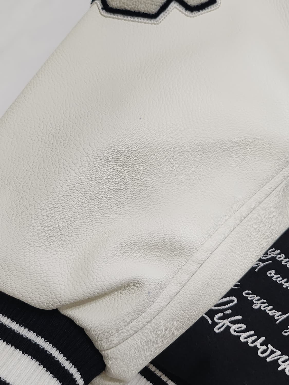 라이프워크 아플리케 힙독 바시티 자켓 상품이미지9