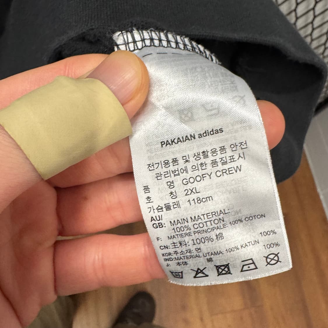 아디다스 X 디즈니 롱 슬리브 사이드 구피 프린팅 디테일 블랙 상품이미지8