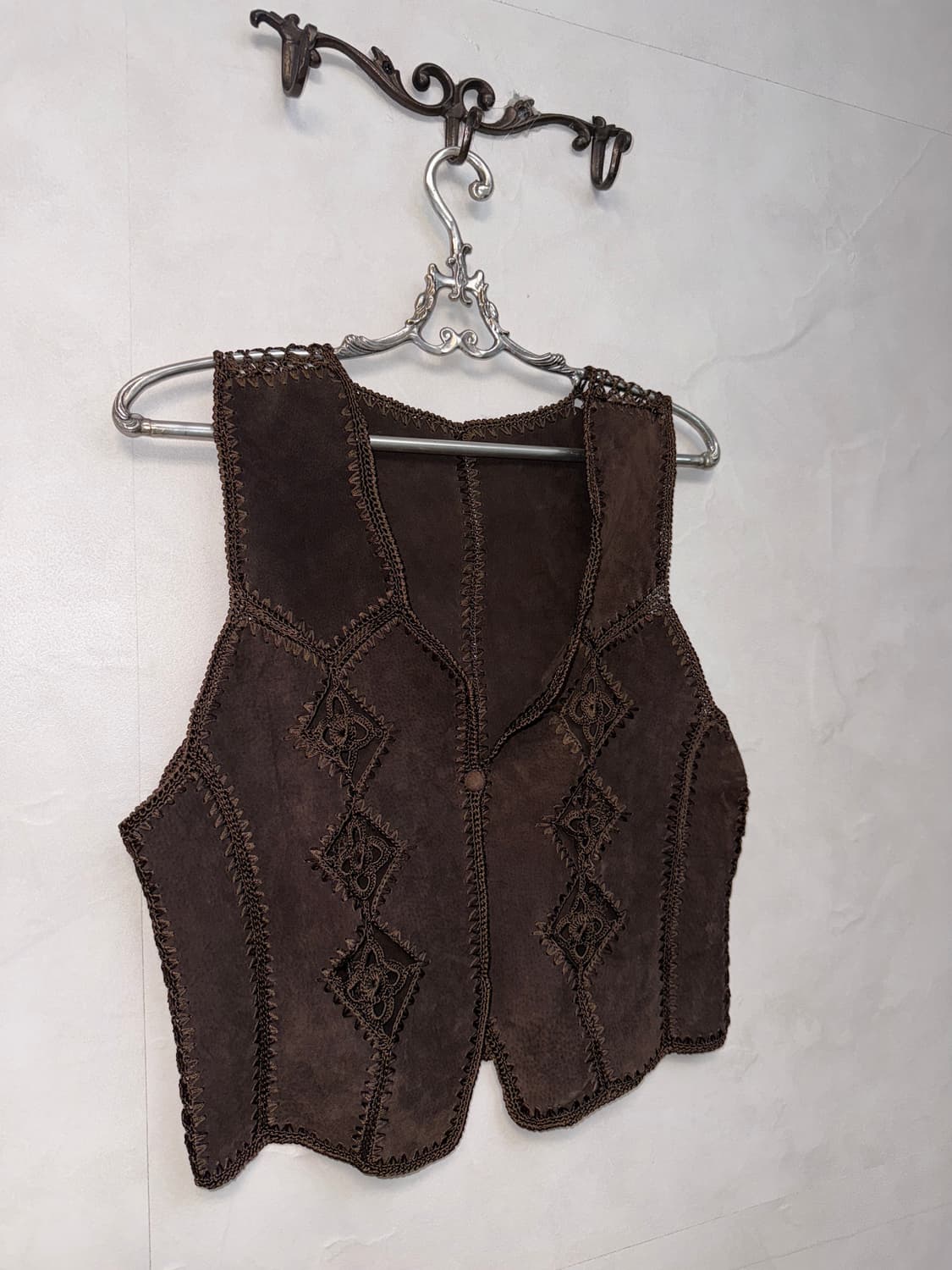 Dark brown suede bohemian crochet vest 상품이미지2