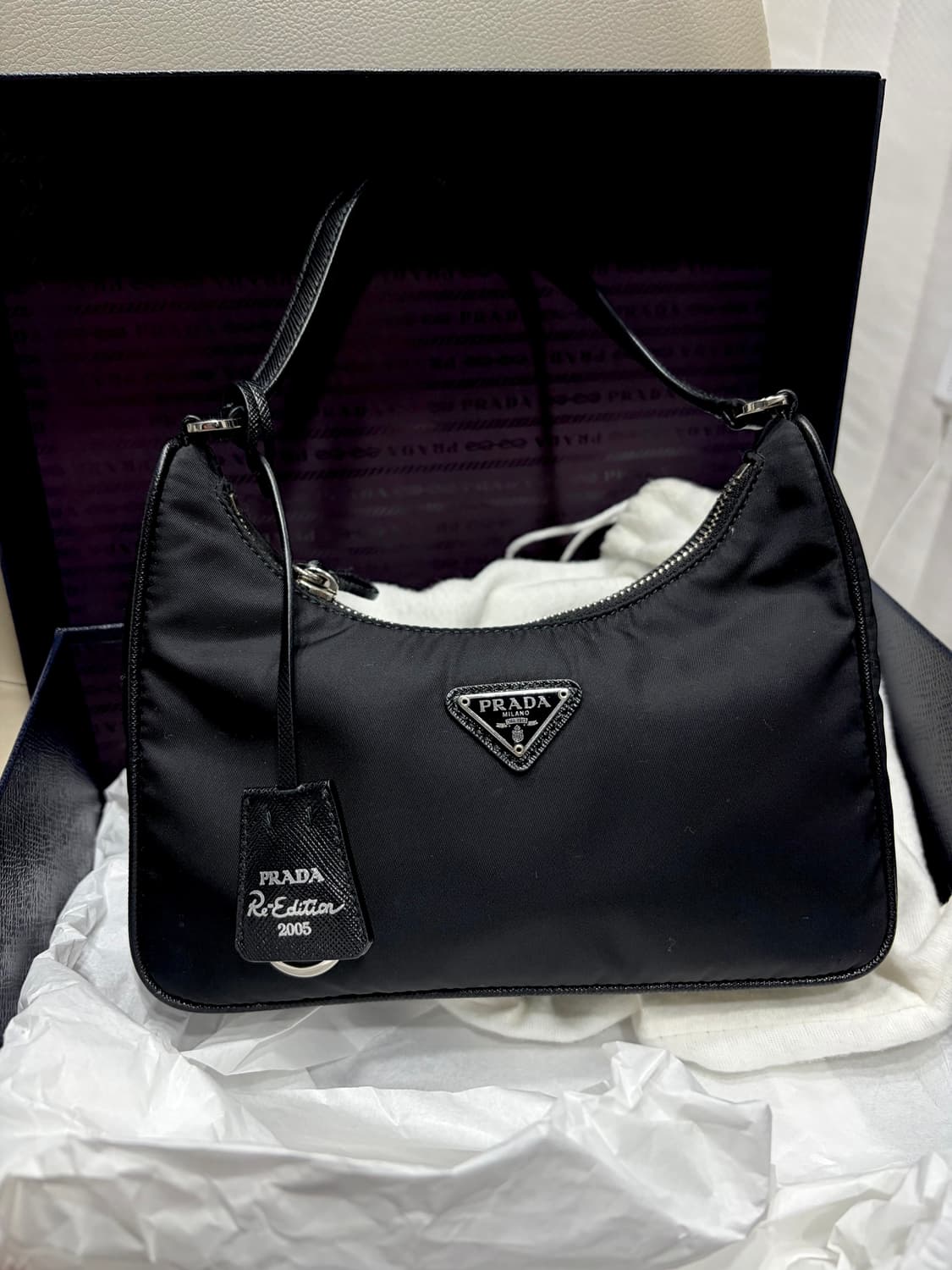 프라다 리에디션 나일론 미니 호보백 상품이미지4