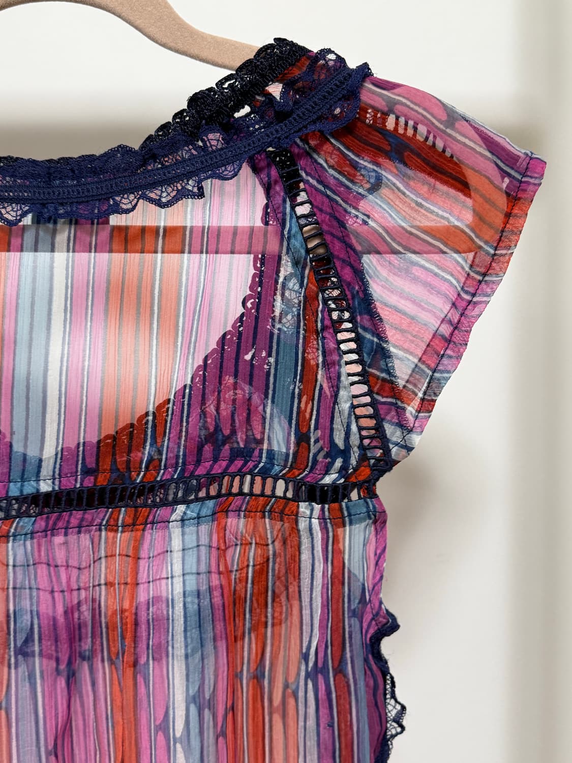 BINDU : 시스루 쉬폰 반팔 슬리브리스 블라우스 상품이미지3