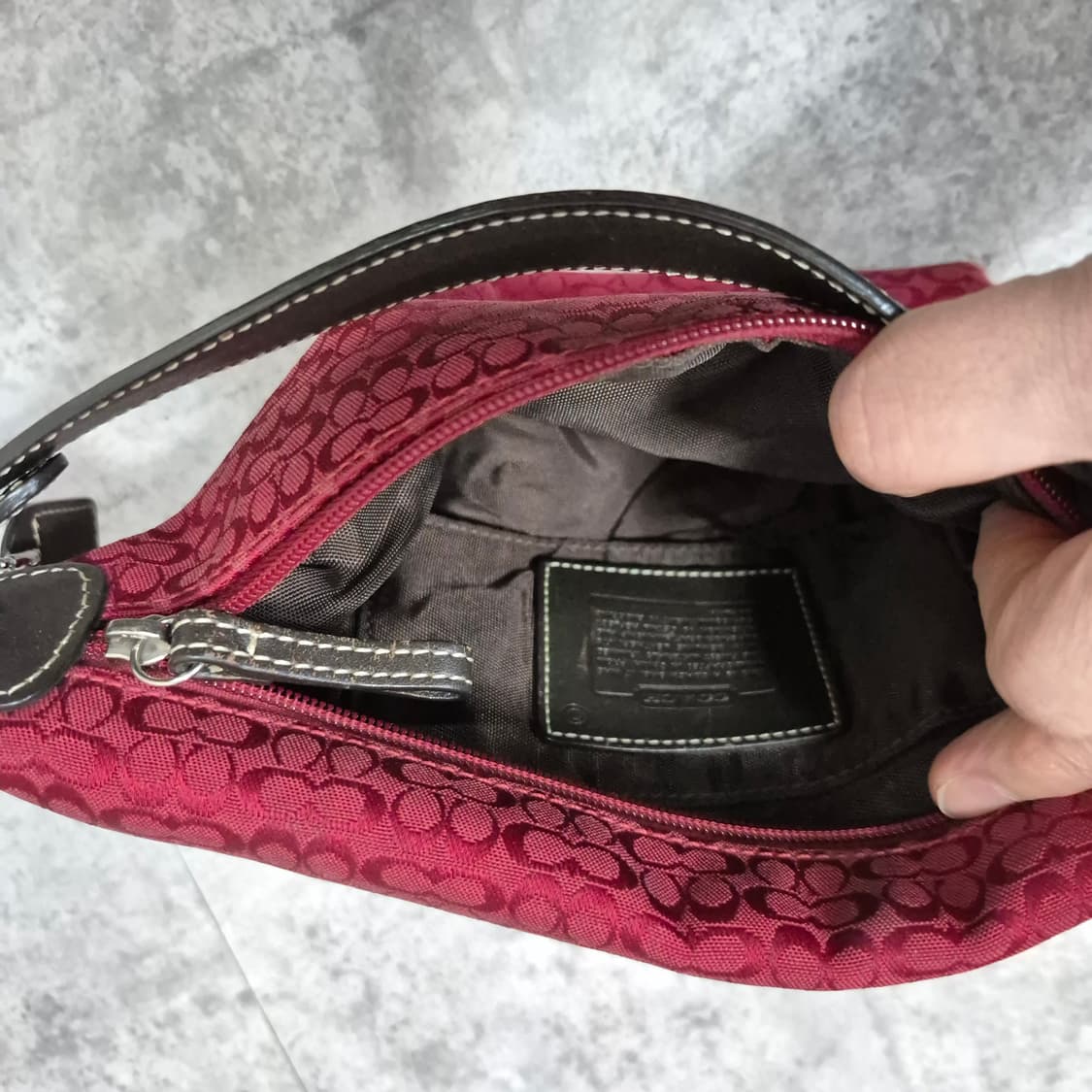 코치 미니 시그니처 파우치백 상품이미지7