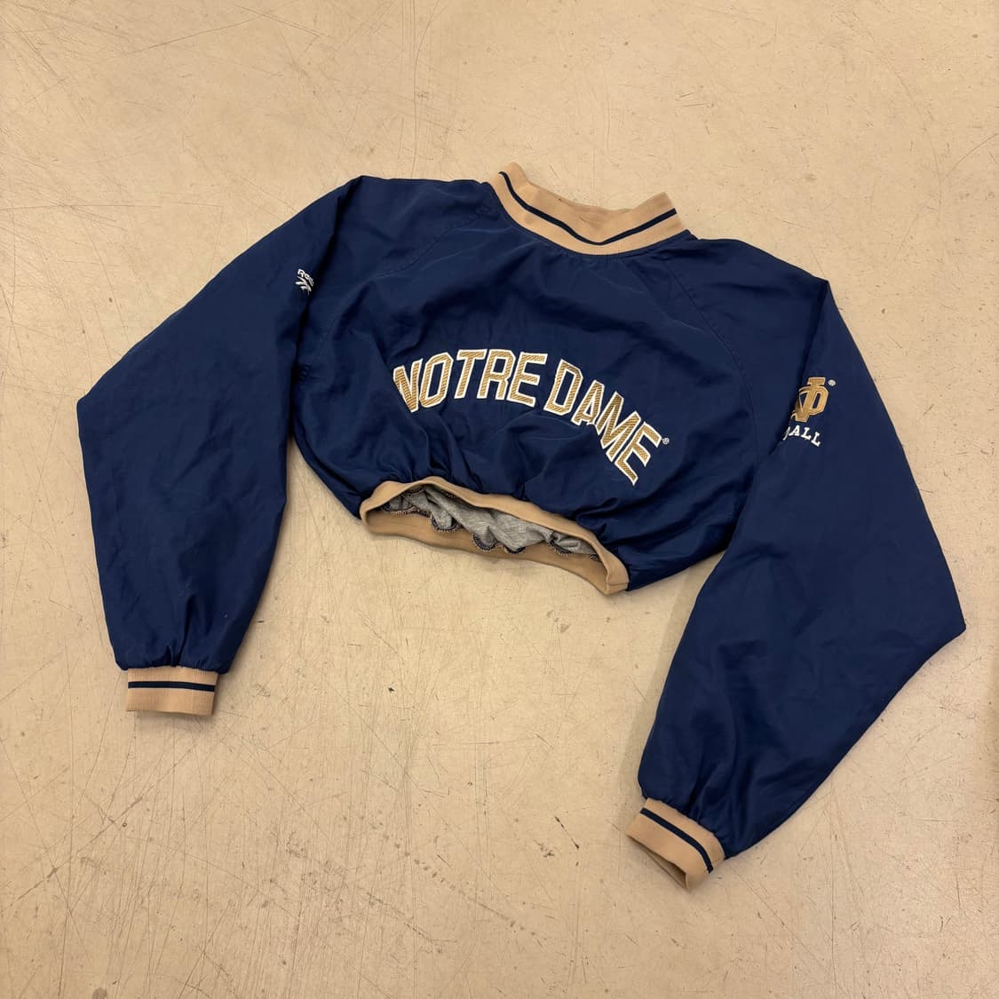 리복 노트르담 대학 풋볼 크롭 웜업 상품이미지1