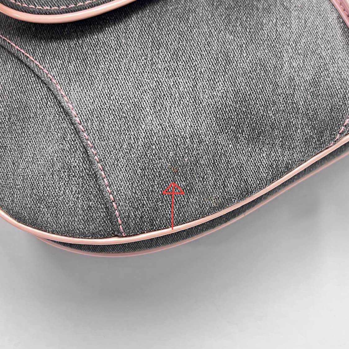 디올 새들백 흑청 데님 핑크 페이턴트 상품이미지4