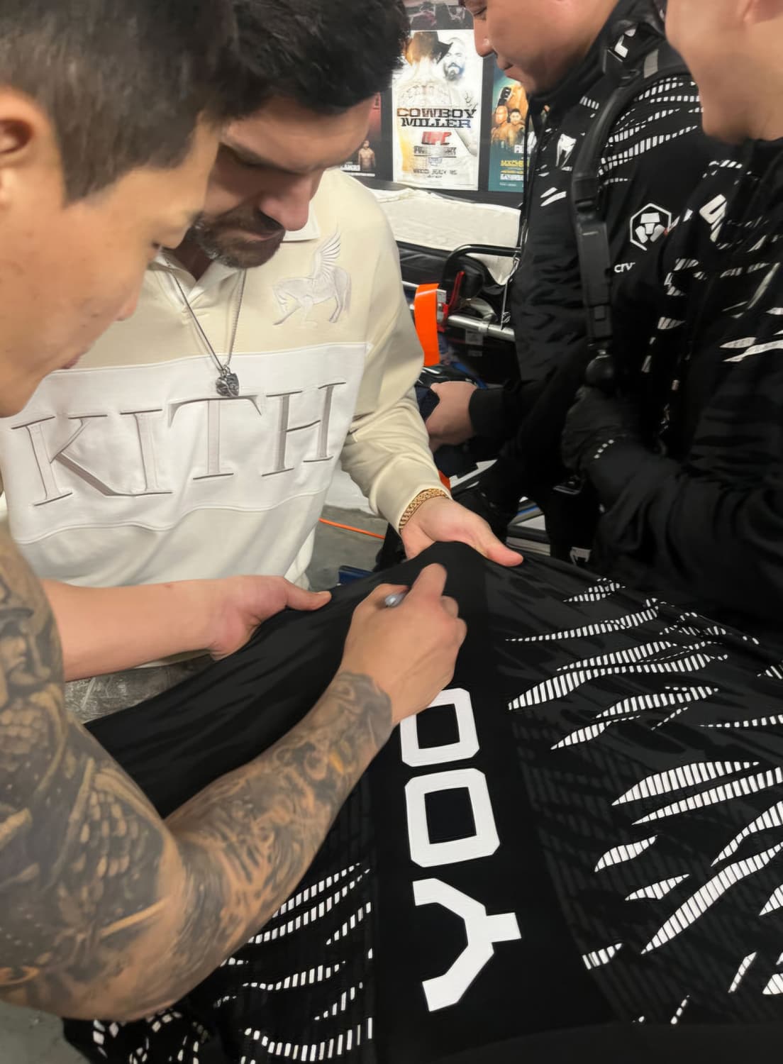 UFC 베넘 유주상 친필사인 티셔츠 상품이미지1